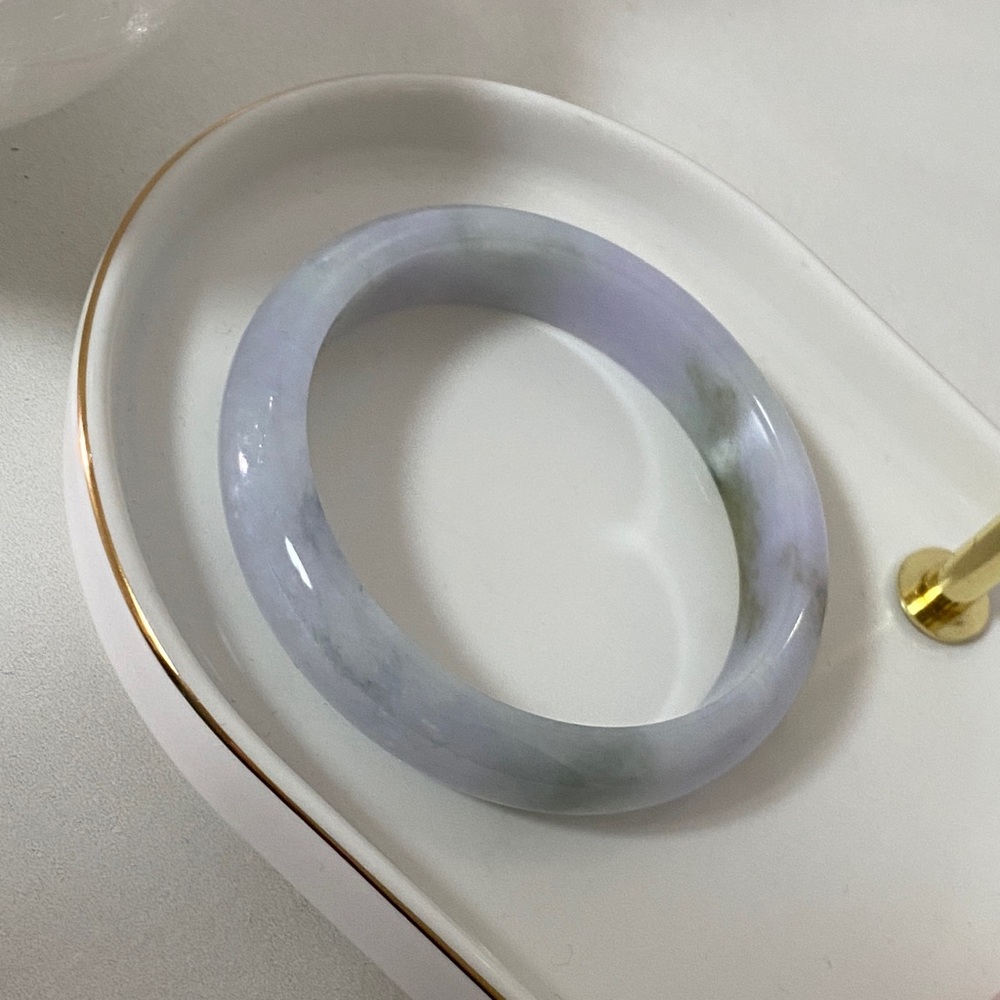 Lavender Jade‑Style Bangle | Polished Purple Stone Bracelet | Elegant Gemstone - Picture 7 of 16